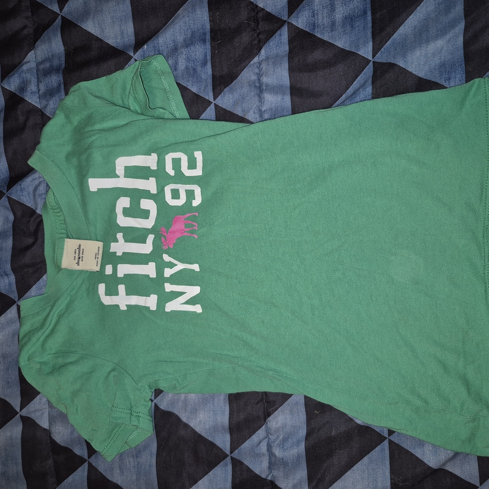 Abercrombie & Fitch Green Short Sleeve Tee with Graphic Design